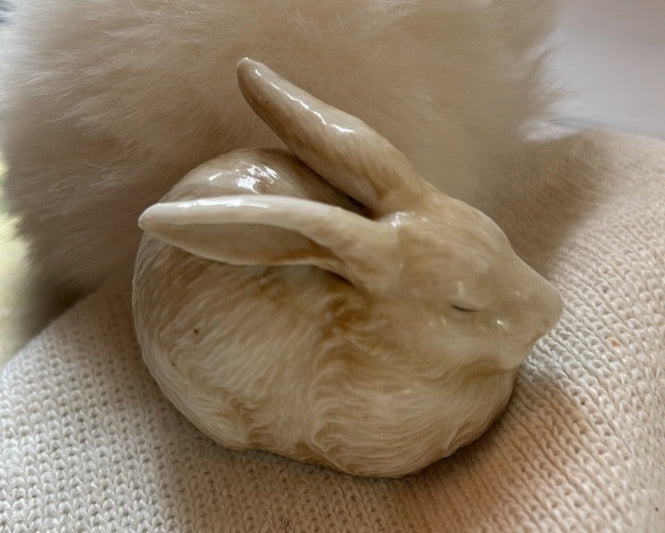 Adorable Vintage Porcelain Bunny Figurine - Collectible Decor