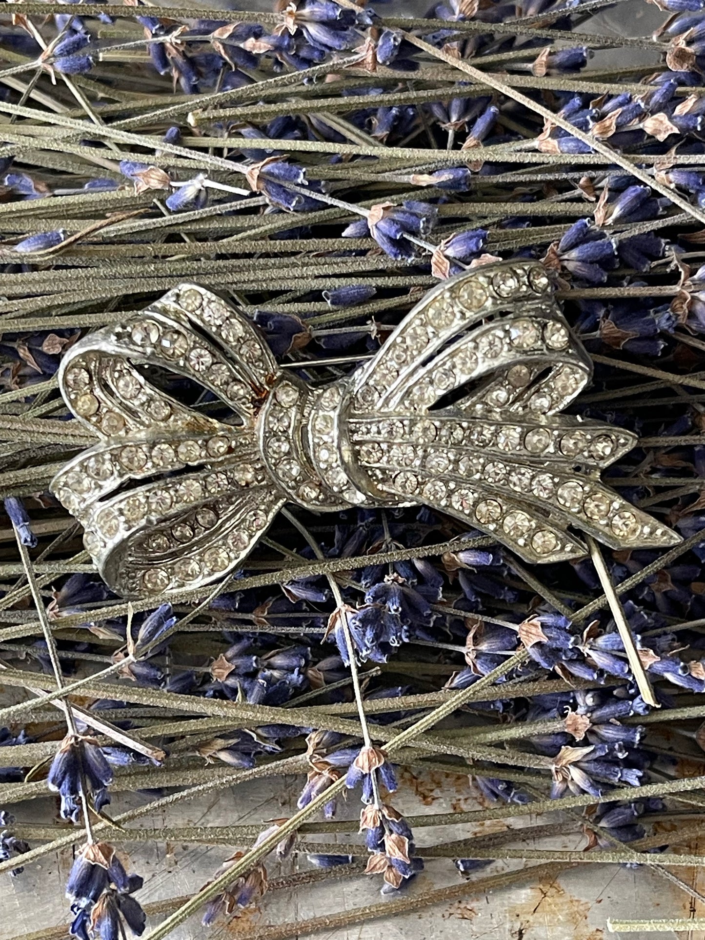 Vintage 1940s Rhinestone Bow Brooch – Silver-Tone Crystal Pin