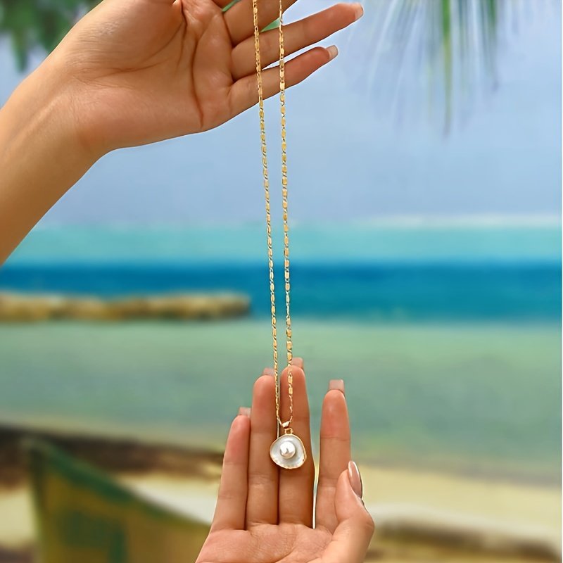 Baroque Pearl Pendant Necklace – Glamorous Vintage-Inspired Statement Piece
