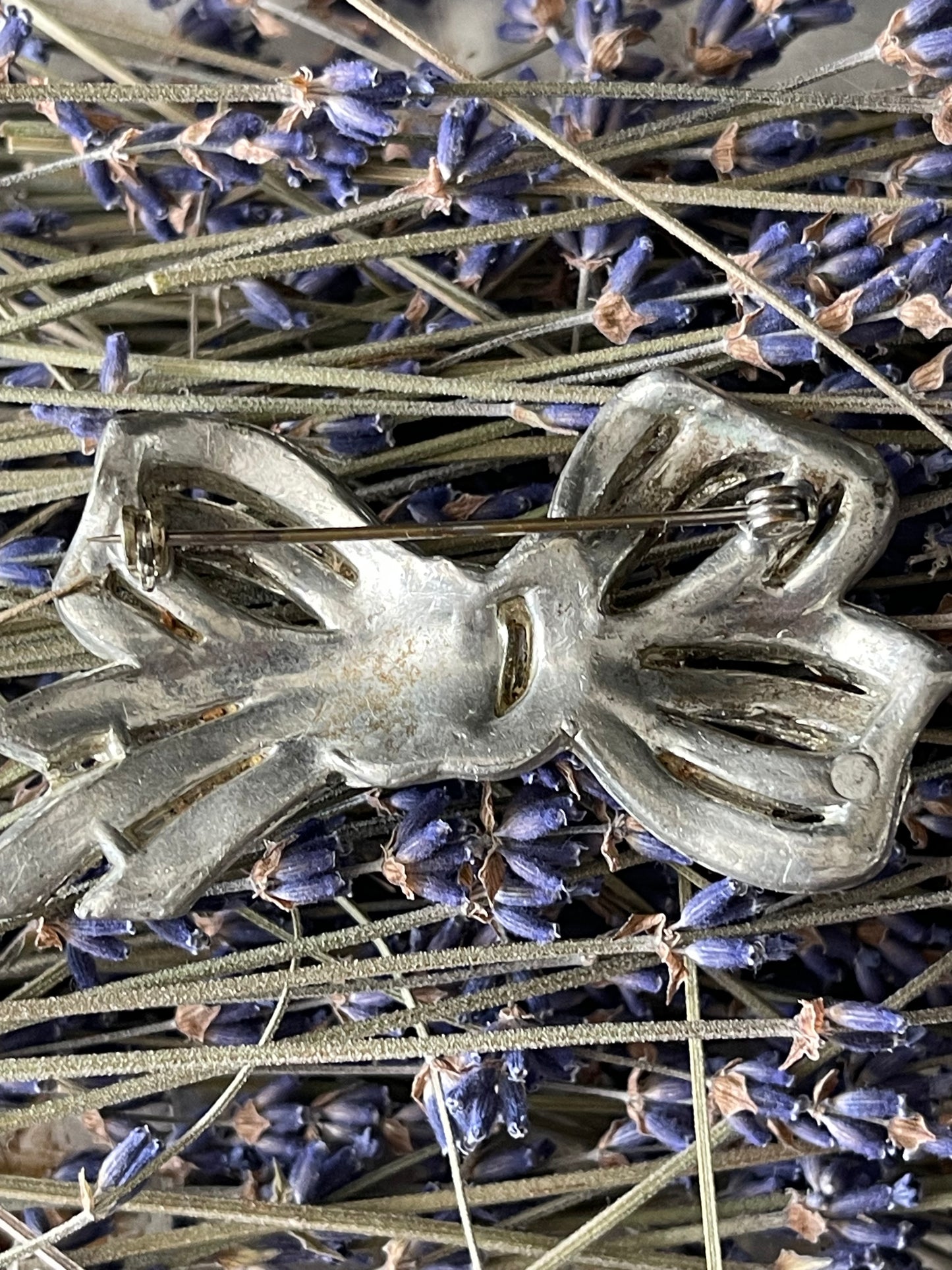 Vintage 1940s Rhinestone Bow Brooch – Silver-Tone Crystal Pin