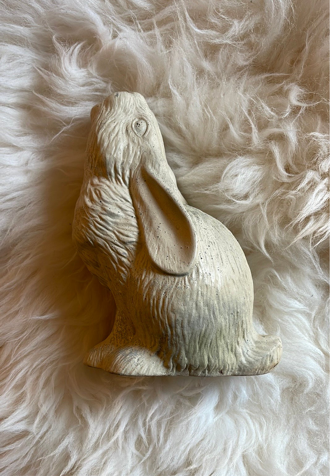 Vintage Cream Sculptural Rabbit with Aged Patina – Timeless Accent Décor