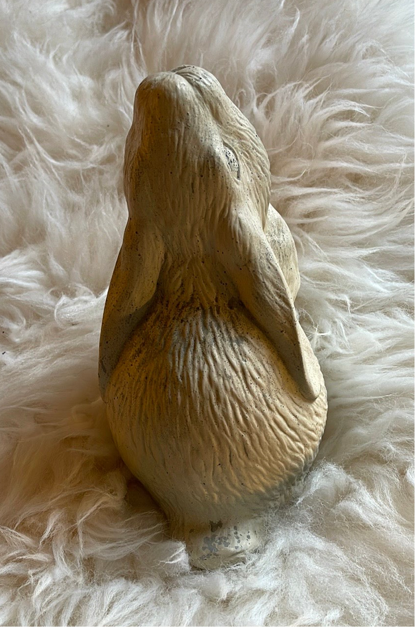 Vintage Cream Sculptural Rabbit with Aged Patina – Timeless Accent Décor