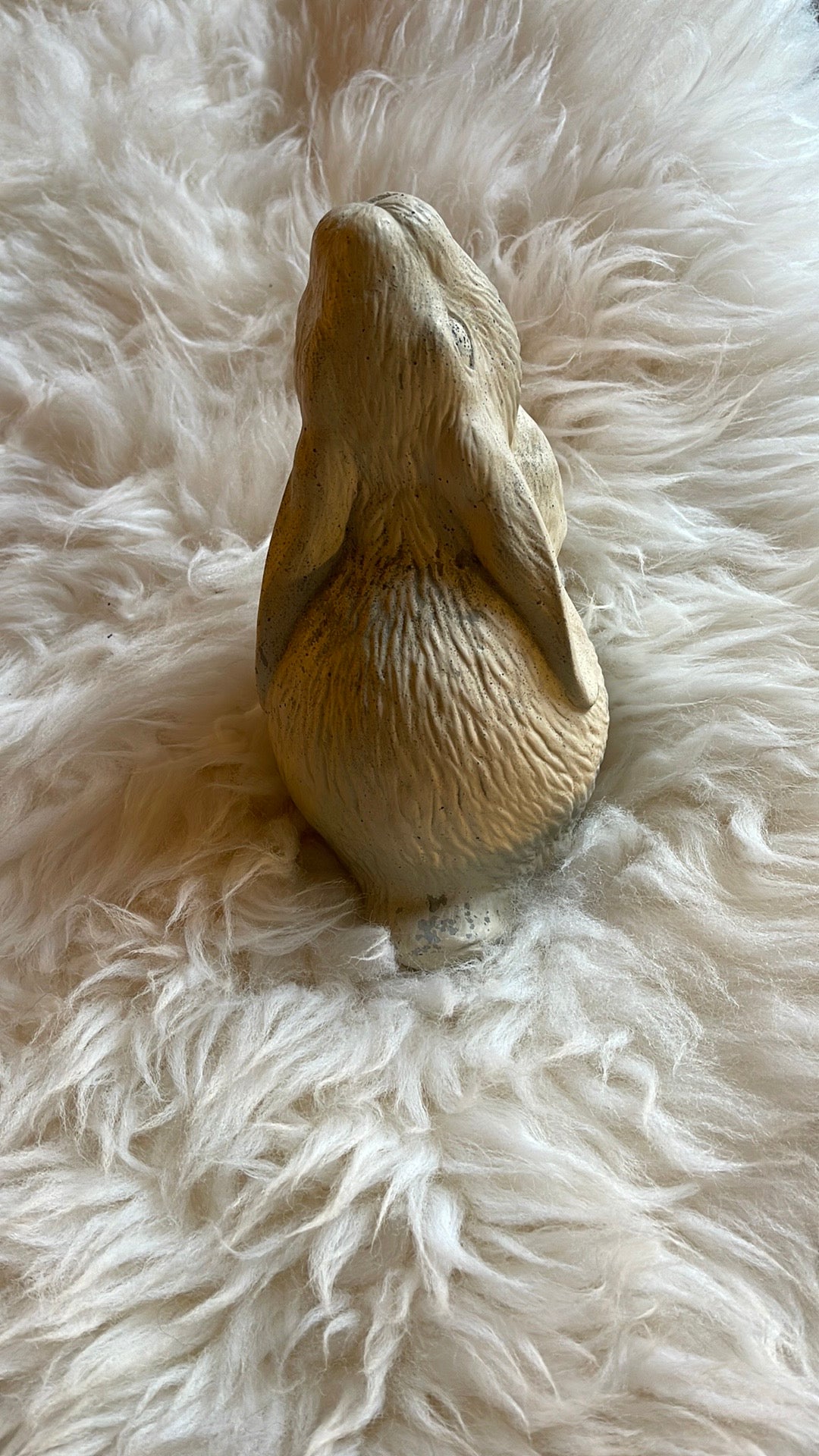 Vintage Cream Sculptural Rabbit with Aged Patina – Timeless Accent Décor